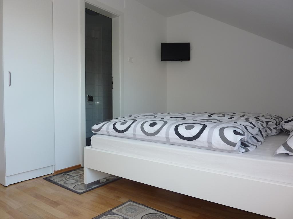 Rooms & Apartment Mira G. Postojna Zimmer foto