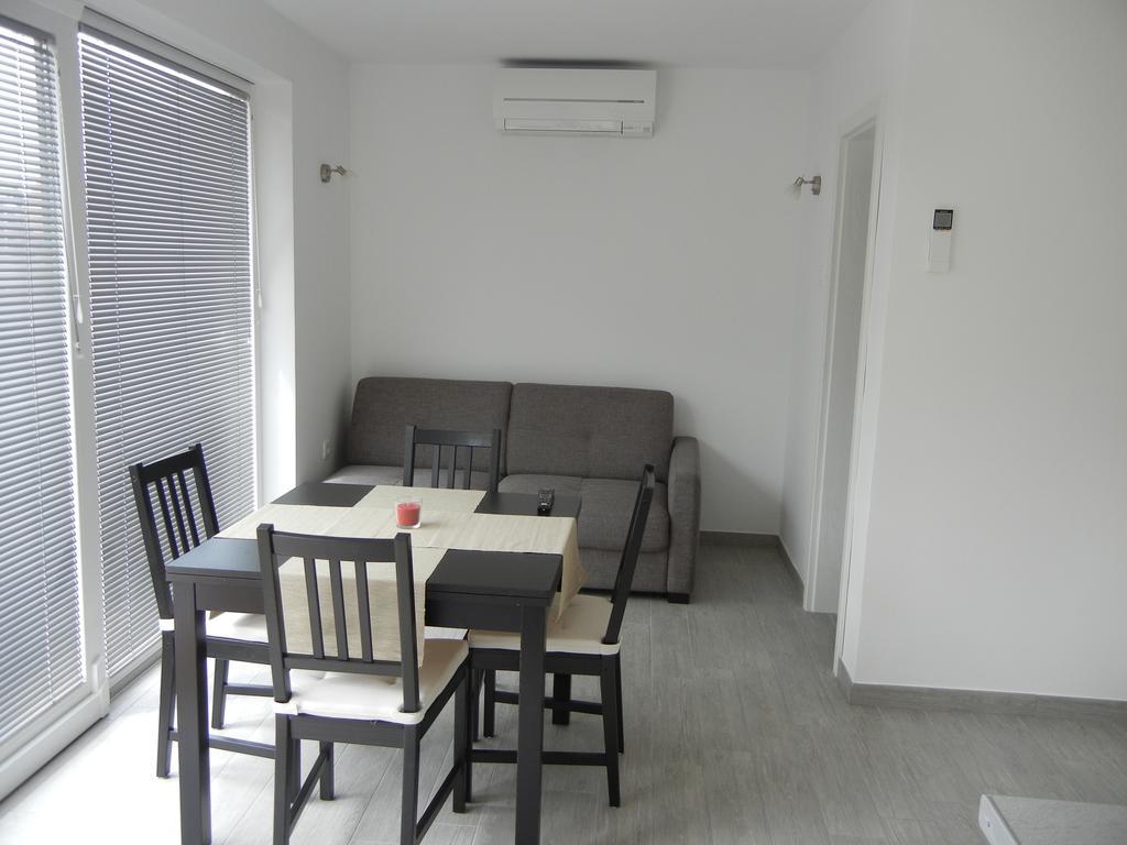 Rooms & Apartment Mira G. Postojna Exterior foto